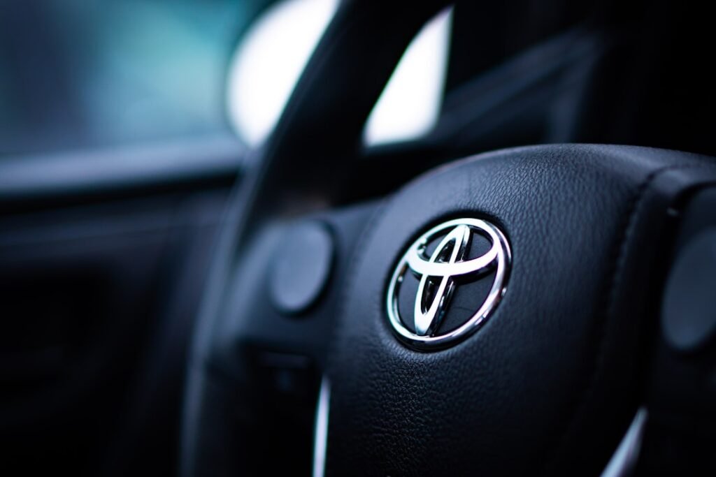 volant de voiture Toyota noire