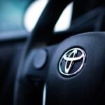 volant de voiture Toyota noire