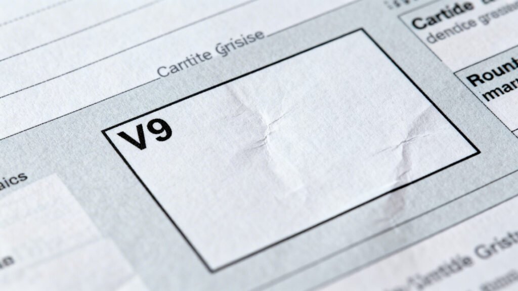 Que signifie la case V9 sur la carte grise without any text