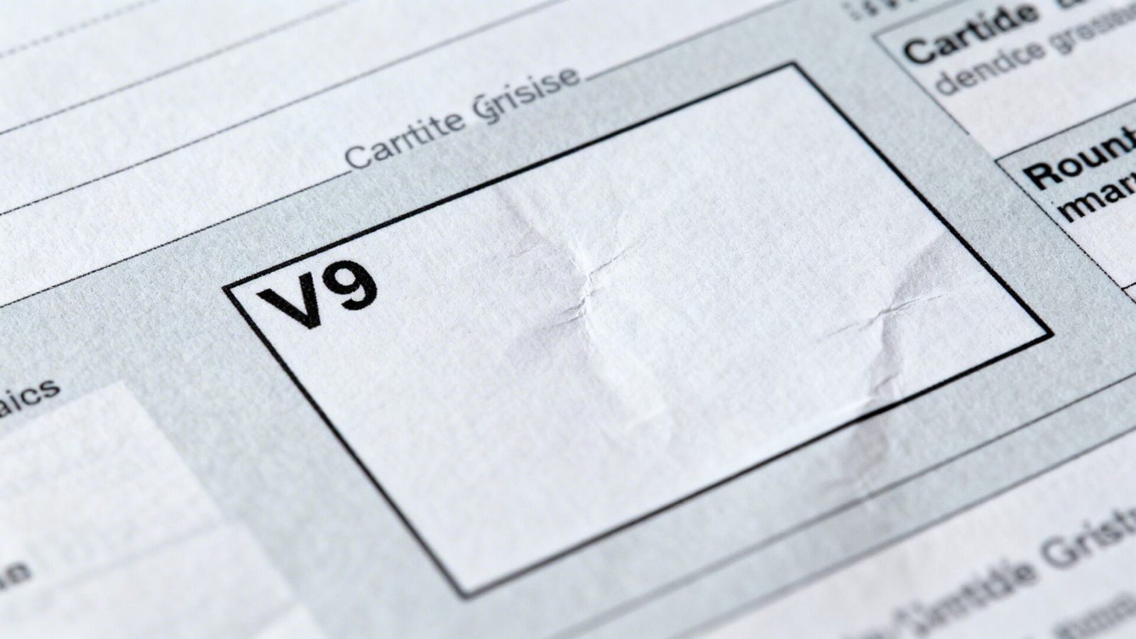 Que signifie la case V9 sur la carte grise