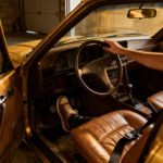 La première chose à faire en entrant dans une voiture without any text